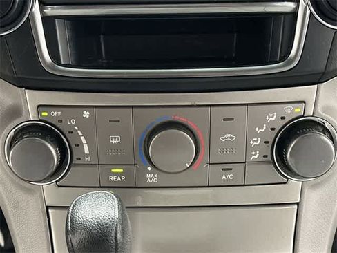 Used 2013 Toyota Highlander Plus image 11