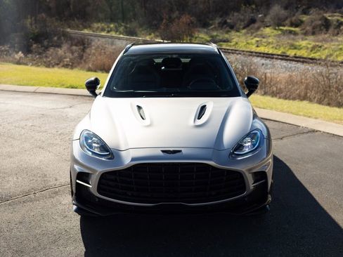 New 2026 Aston Martin DBX 707 image 13