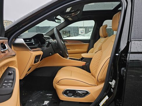 New 2025 Jeep Grand Cherokee Summit image 17