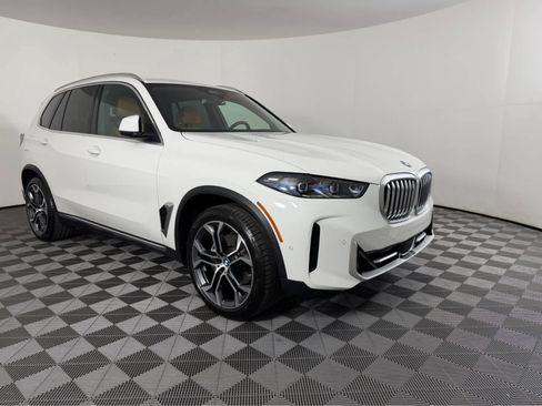 Used 2025 BMW X5 xDrive40i w/ Climate Comfort Package image 4
