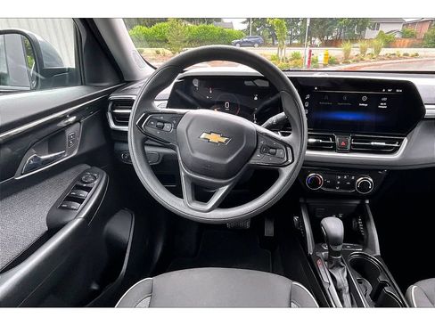 Used 2025 Chevrolet TrailBlazer LT FWD image 5