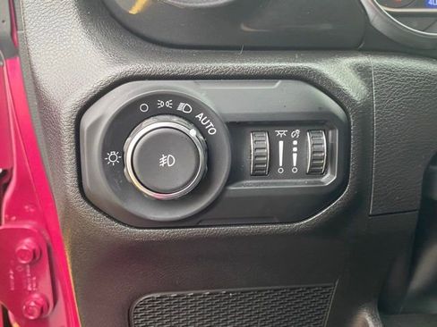 Used 2022 Jeep Wrangler Unlimited Sahara image 15