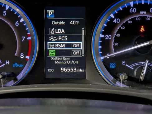 Used 2019 Toyota Highlander SE image 32