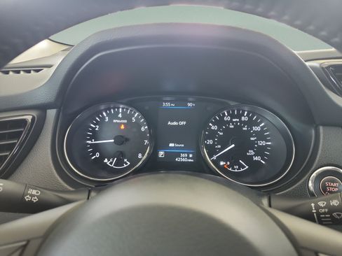 Used 2022 Nissan Rogue Sport SV FWD image 12