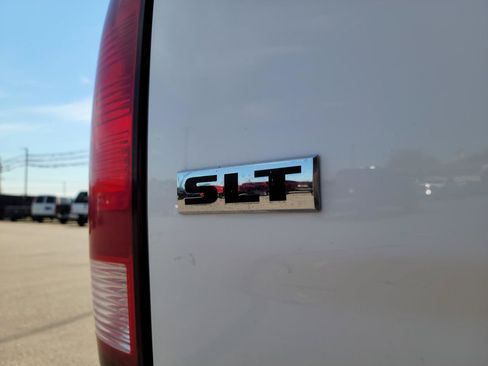 Used 2019 RAM 1500 Classic SLT w/ SLT Plus D←cor Group AWD/4WD image 16