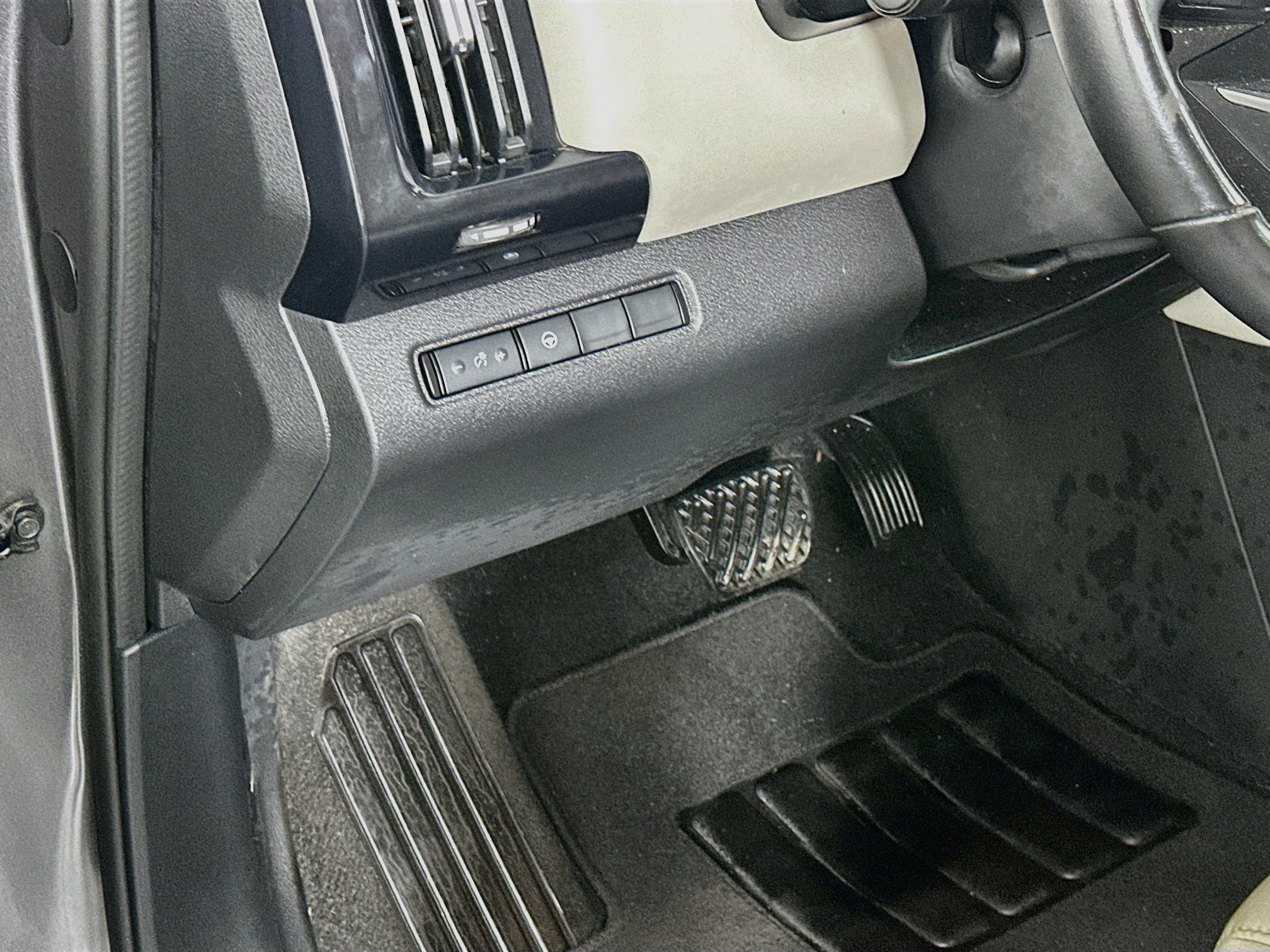 Used 2022 Nissan Pathfinder SV FWD image 17