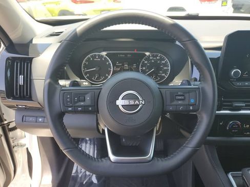 Used 2024 Nissan Pathfinder SV FWD image 27