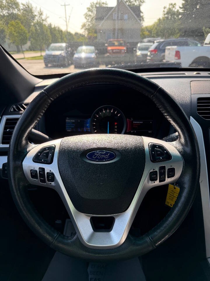 Used 2014 Ford Explorer XLT w/ Equipment Group 202A FWD image 22