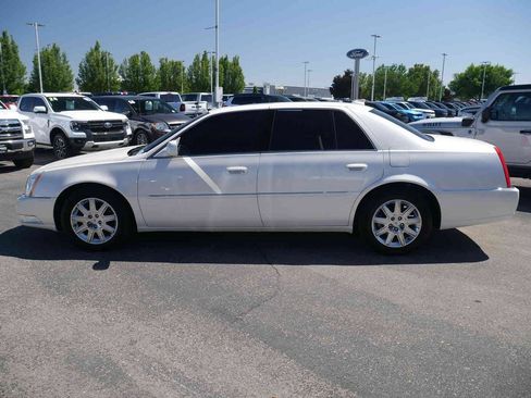 Used 2011 Cadillac DTS Premium FWD image 13