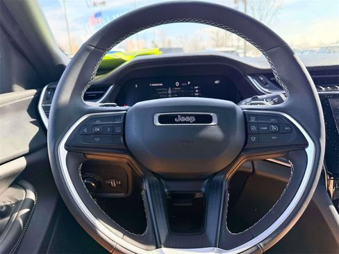 Used 2024 Jeep Grand Cherokee L Laredo image 18