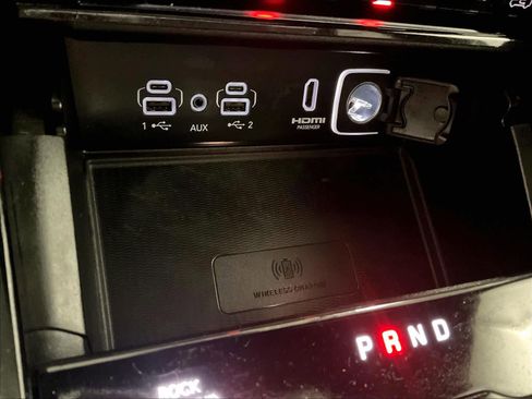 Used 2023 Jeep Grand Cherokee Overland w/ Luxury Tech Group IV AWD/4WD image 27