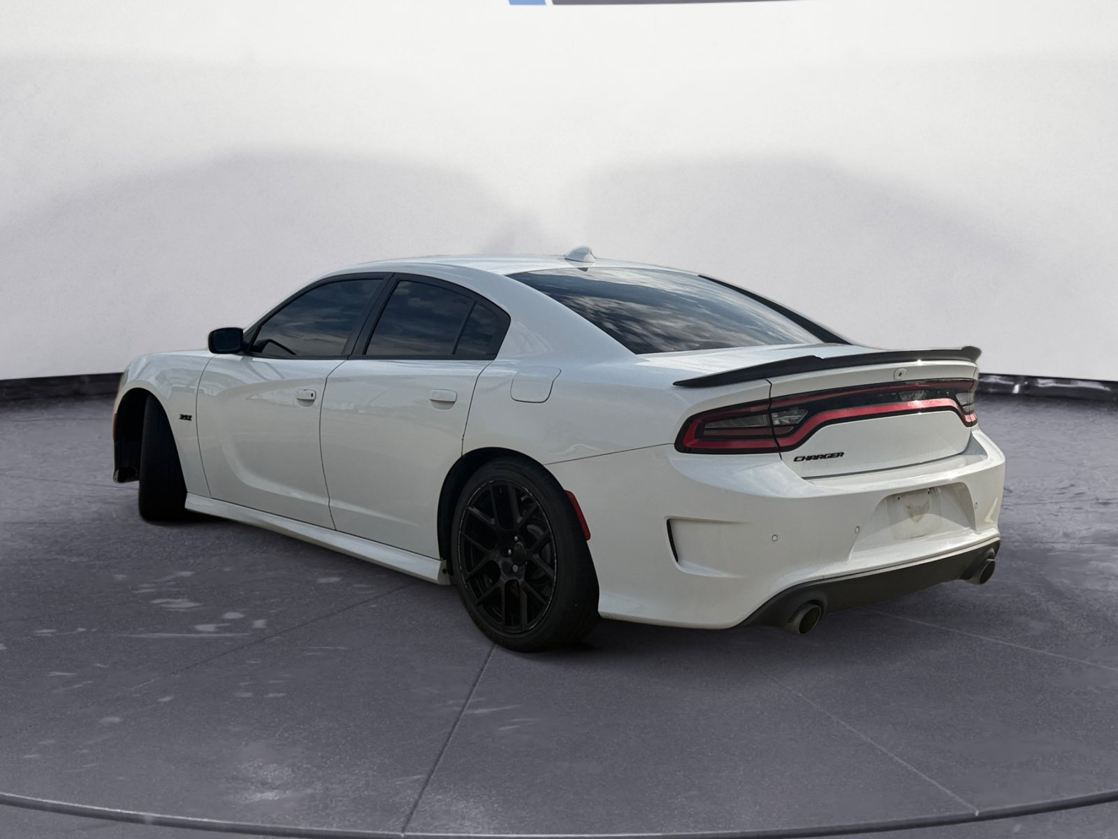 Used 2018 Dodge Charger R/T Scat Pack RWD image 3