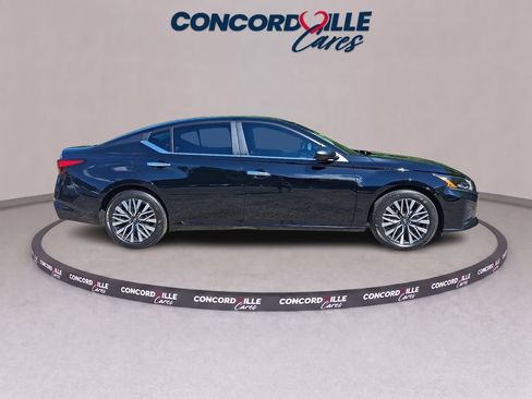 Certified 2024 Nissan Altima 2.5 SV FWD image 8