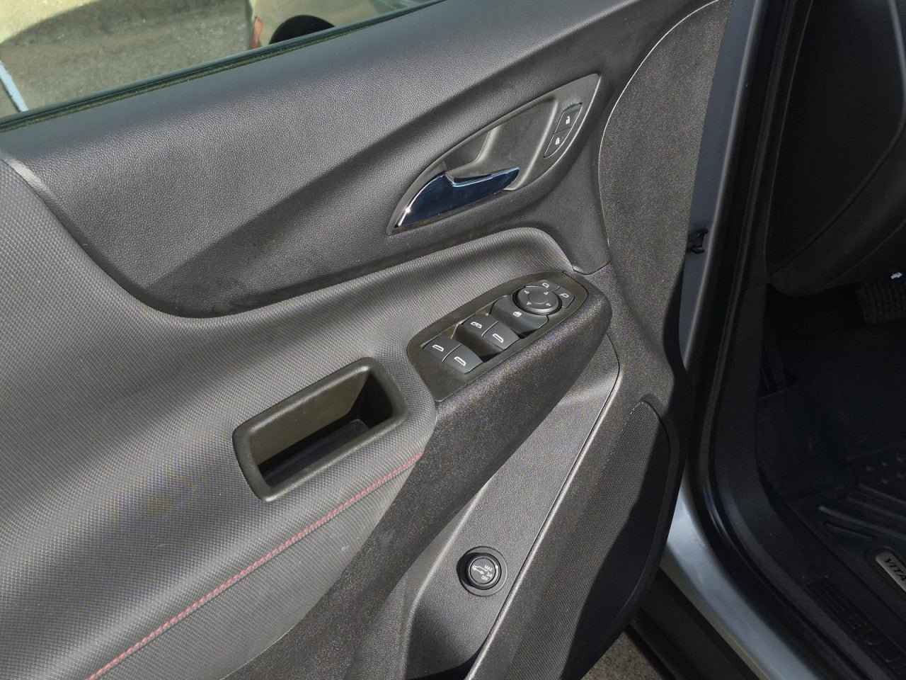 Certified 2023 Chevrolet Equinox RS FWD image 13