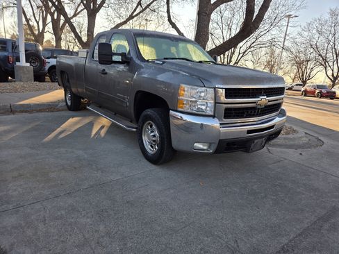 Used 2008 Chevrolet Silverado 2500 LT w/ 1LT Convenience Package image 3