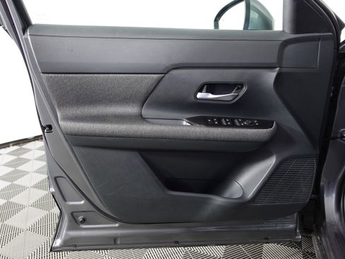 Certified 2025 Nissan Kicks SV w/ Charging Package image 43