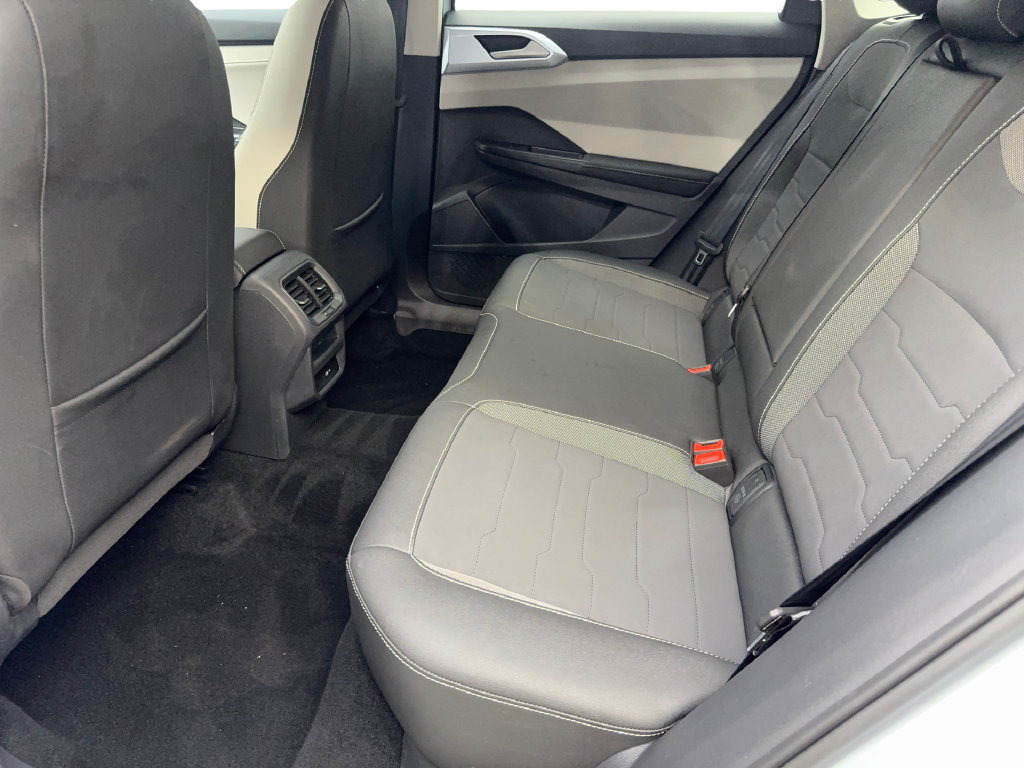 Used 2025 Volkswagen Taos SE FWD image 35