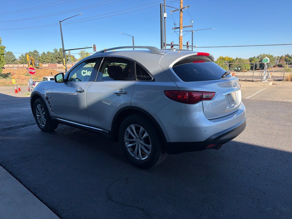 Used 2015 INFINITI QX70 AWD w/ Premium Package image 4