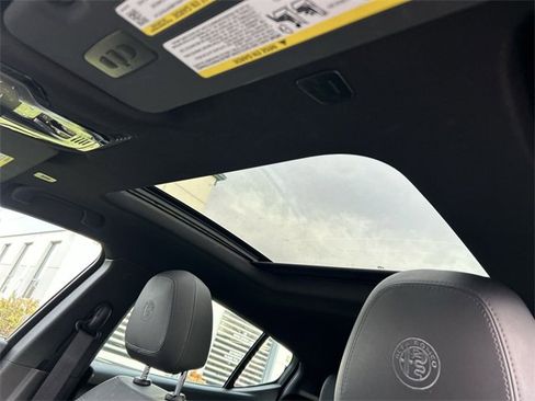 Used 2024 Alfa Romeo Tonale Veloce w/ Premium Interior Package image 24