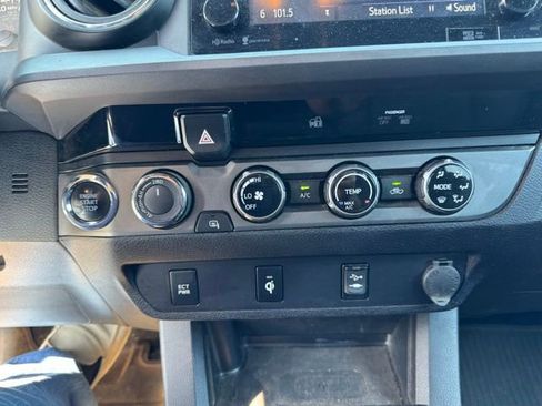 Used 2016 Toyota Tacoma TRD Sport w/ Towing Package AWD/4WD image 27