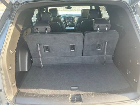 Used 2023 Chevrolet Traverse Premier FWD image 13