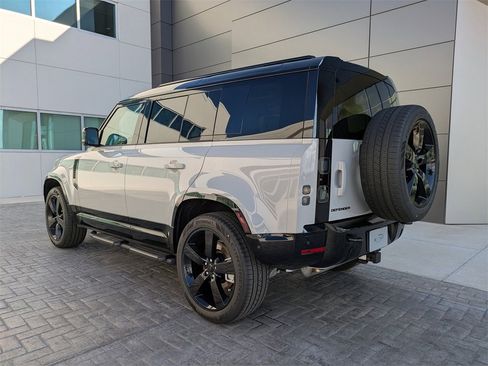 New 2026 Land Rover Defender 110 X-Dynamic SE image 6