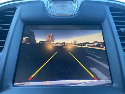 Used 2016 Chrysler 300 C image 19