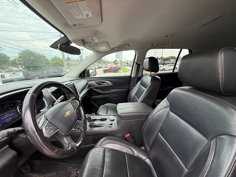 Used 2020 Chevrolet Traverse LT FWD image 12