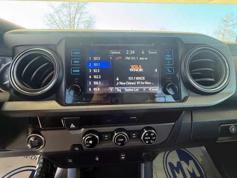 Used 2016 Toyota Tacoma TRD Sport w/ Towing Package image 31