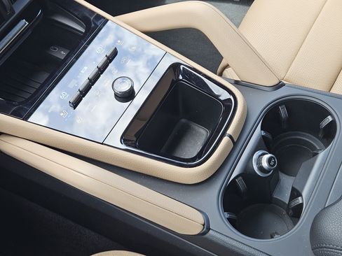 Certified 2026 Porsche Cayenne AWD/4WD image 20