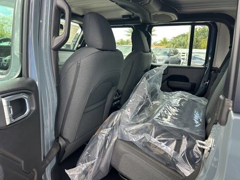 New 2026 Jeep Gladiator Sport AWD/4WD image 30