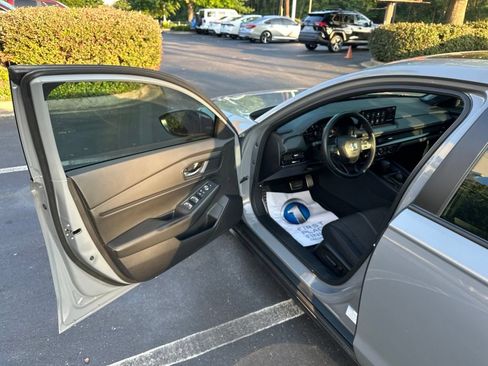 Used 2025 Honda Accord Sport image 19