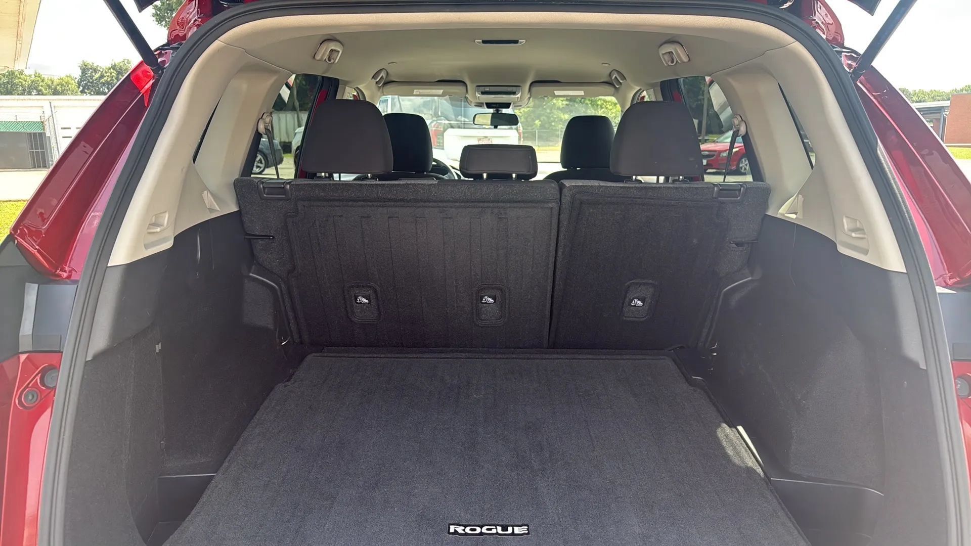 Used 2023 Nissan Rogue SV FWD image 12