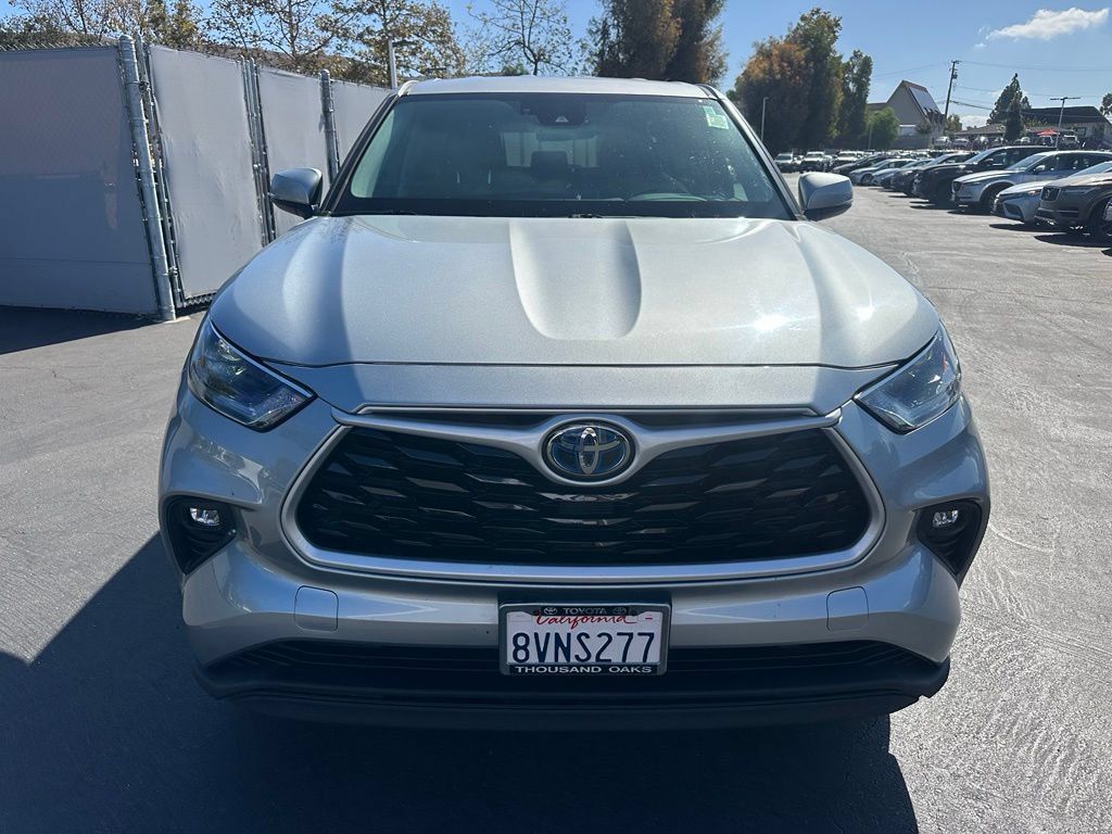 Used 2021 Toyota Highlander LE AWD/4WD image 6