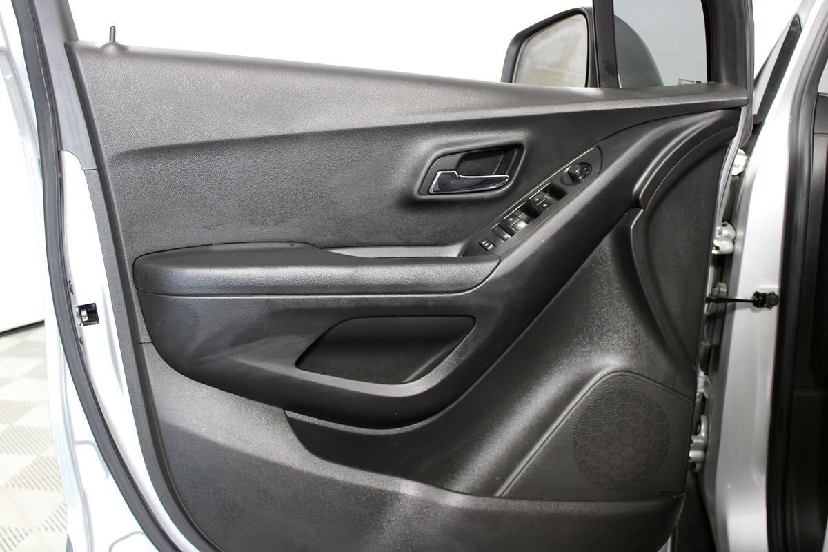 Used 2018 Chevrolet Trax LS FWD image 5