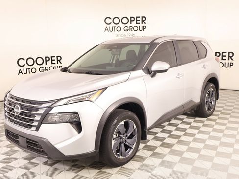 Used 2025 Nissan Rogue SV FWD image 9