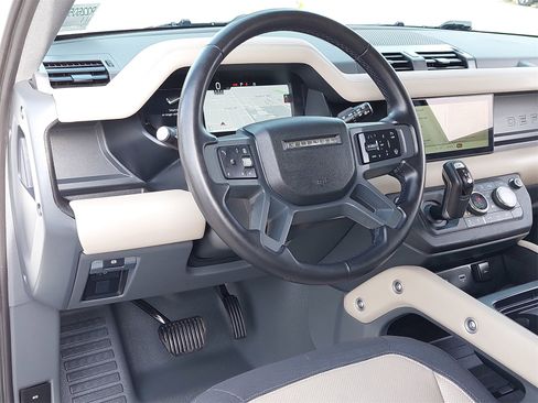 Used 2024 Land Rover Defender 90 X-Dynamic SE image 15