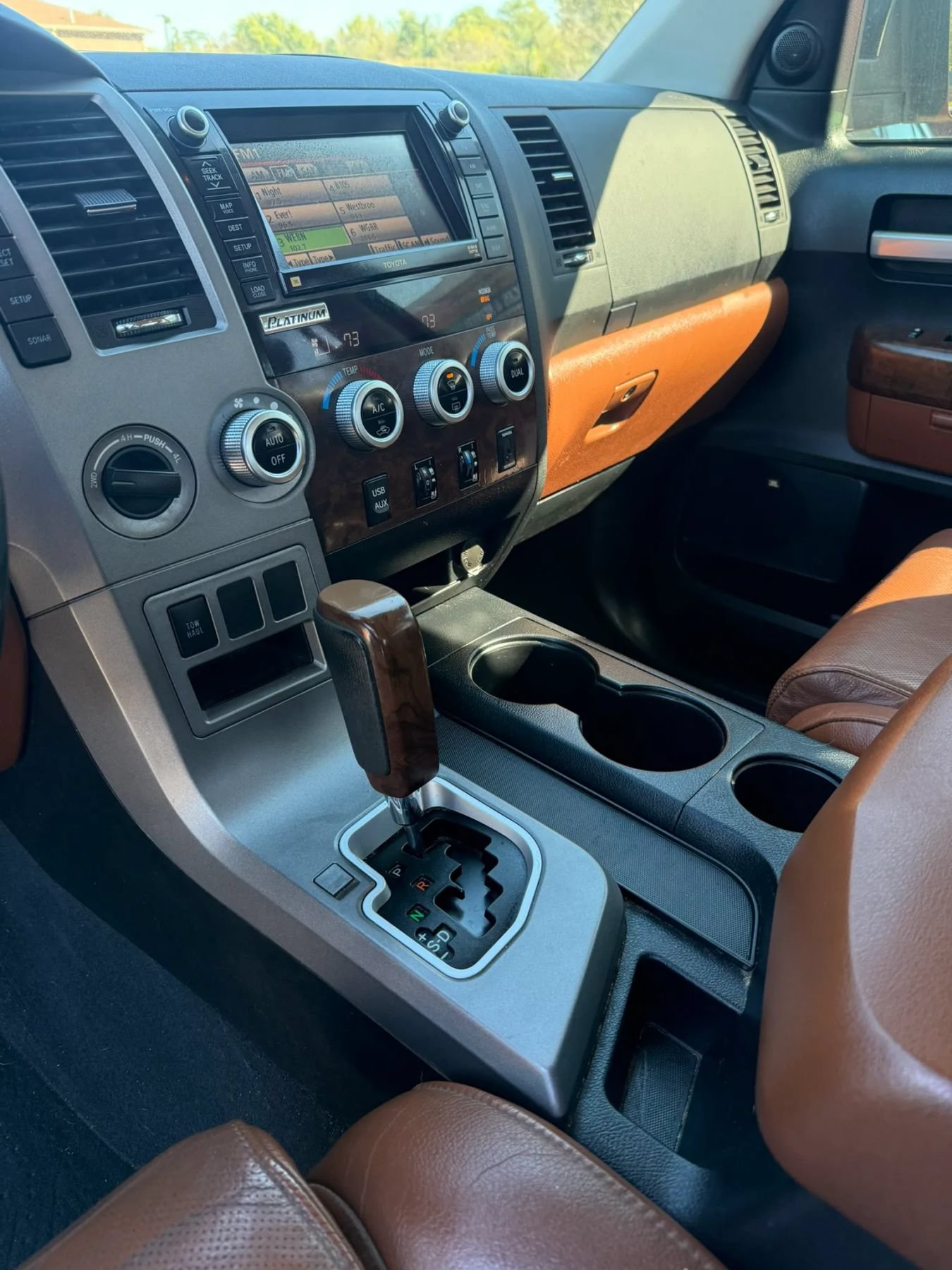 Used 2012 Toyota Tundra Limited w/ Platinum Pkg AWD/4WD image 15