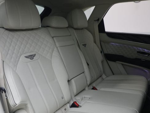 Certified 2022 Bentley Bentayga AWD/4WD image 31