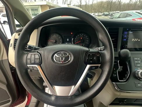 Used 2016 Toyota Sienna LE image 10