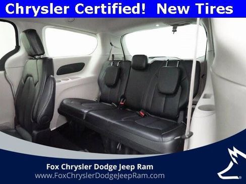 Certified 2024 Chrysler Pacifica Touring-L image 16