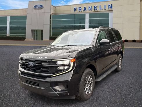 Used 2025 Ford Expedition Active RWD image 3