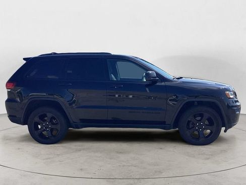 Used 2018 Jeep Grand Cherokee Laredo AWD/4WD image 6