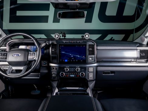Used 2024 Ford F250 Lariat w/ Tremor Off-Road Package AWD/4WD image 3