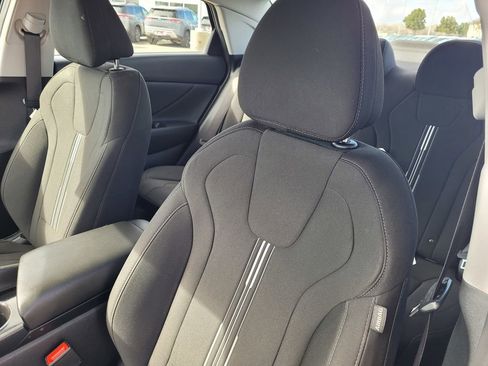 Used 2023 Hyundai Elantra SEL w/ Convenience Package image 11