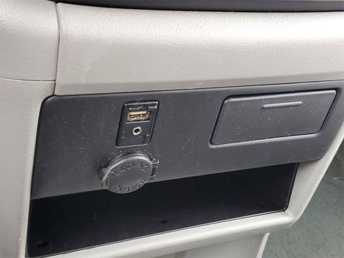 Used 2016 Toyota Sienna LE image 28