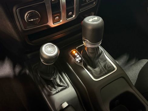 Used 2025 Jeep Wrangler Sport image 23