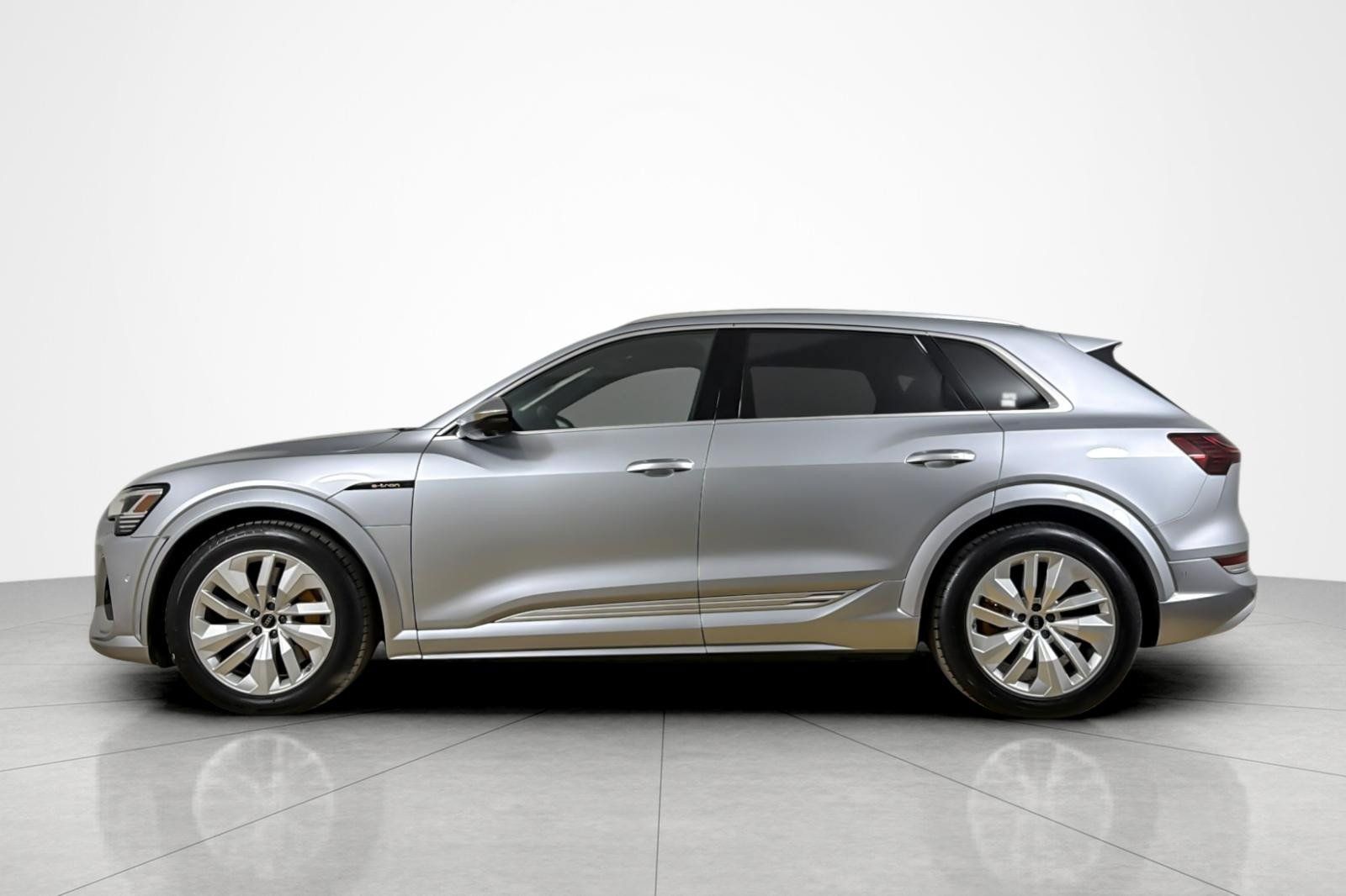 Used 2022 Audi e-tron S Premium Plus AWD/4WD image 2