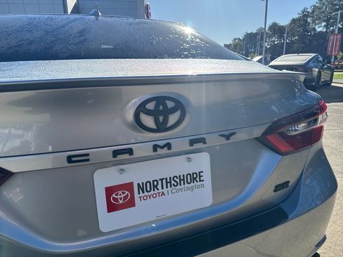 Used 2023 Toyota Camry SE image 5