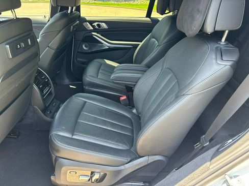 Used 2021 BMW X7 M50i w/ Dynamic Handling Package AWD/4WD image 15